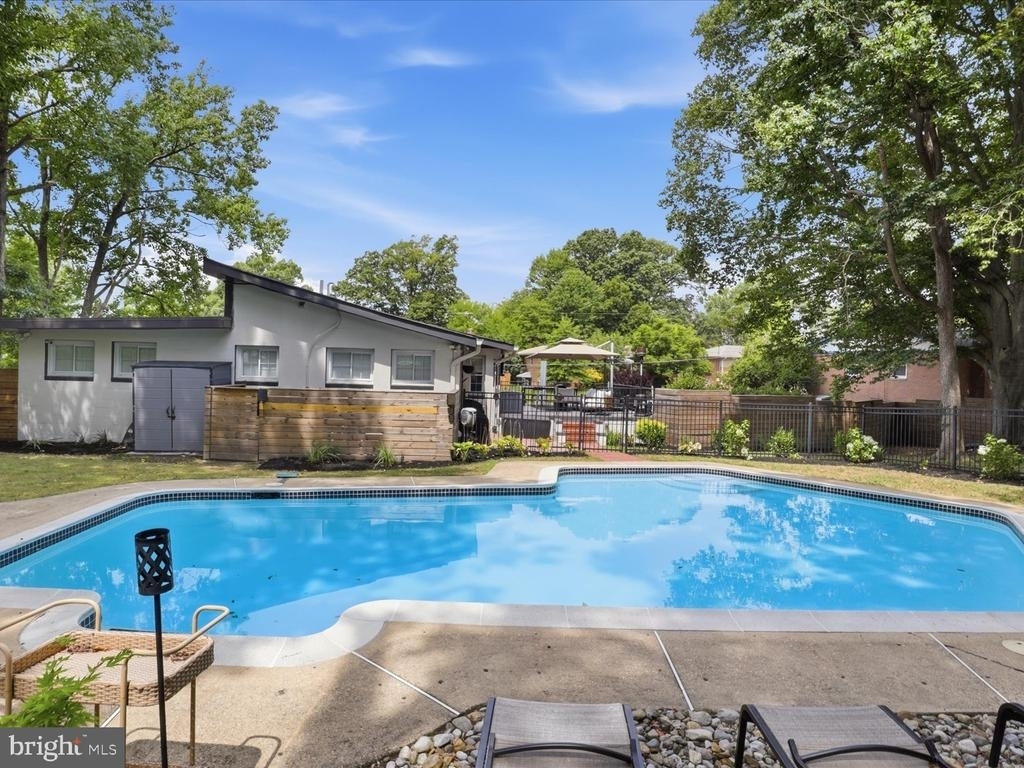 6410 Bushey Drive - Photo 3
