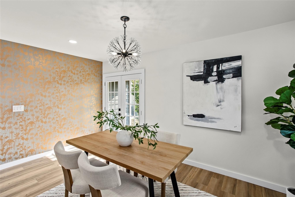 103 N Avenue C - Photo 4