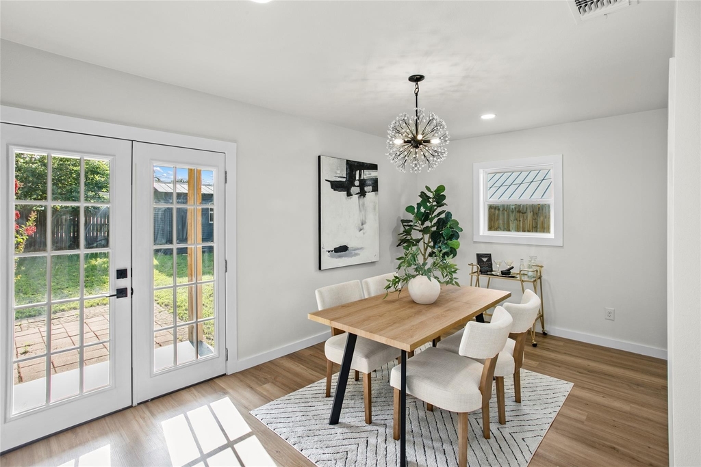 103 N Avenue C - Photo 3