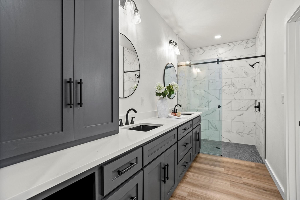 103 N Avenue C - Photo 17