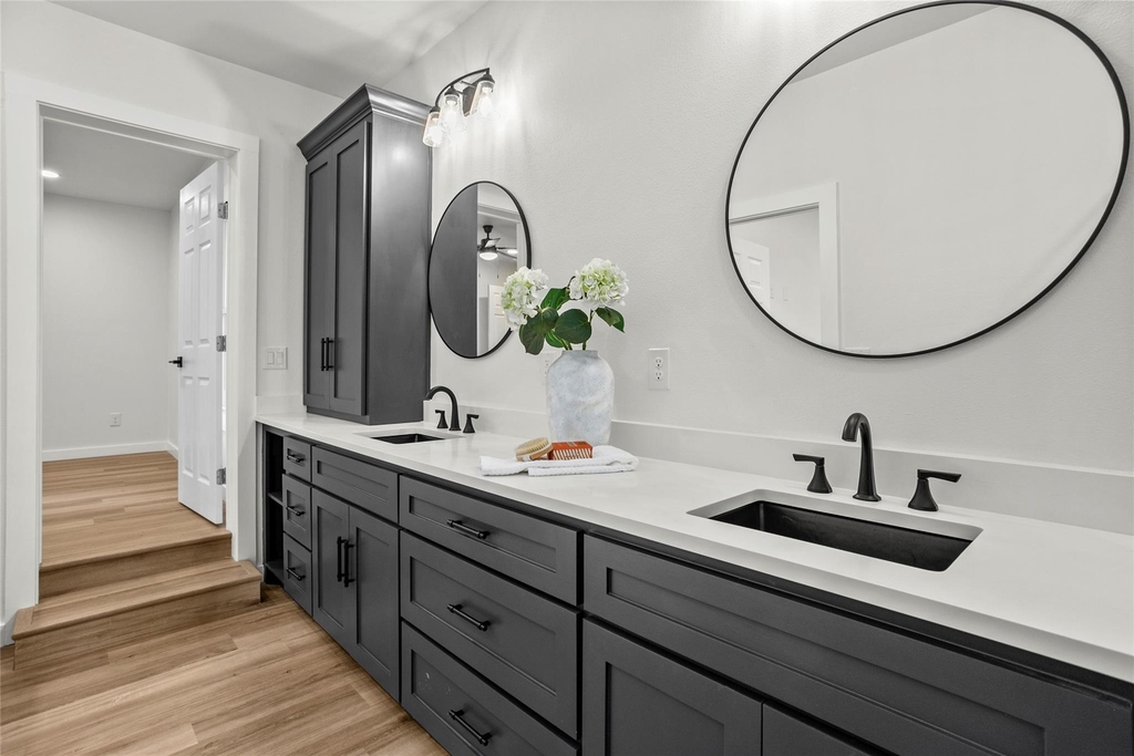 103 N Avenue C - Photo 18
