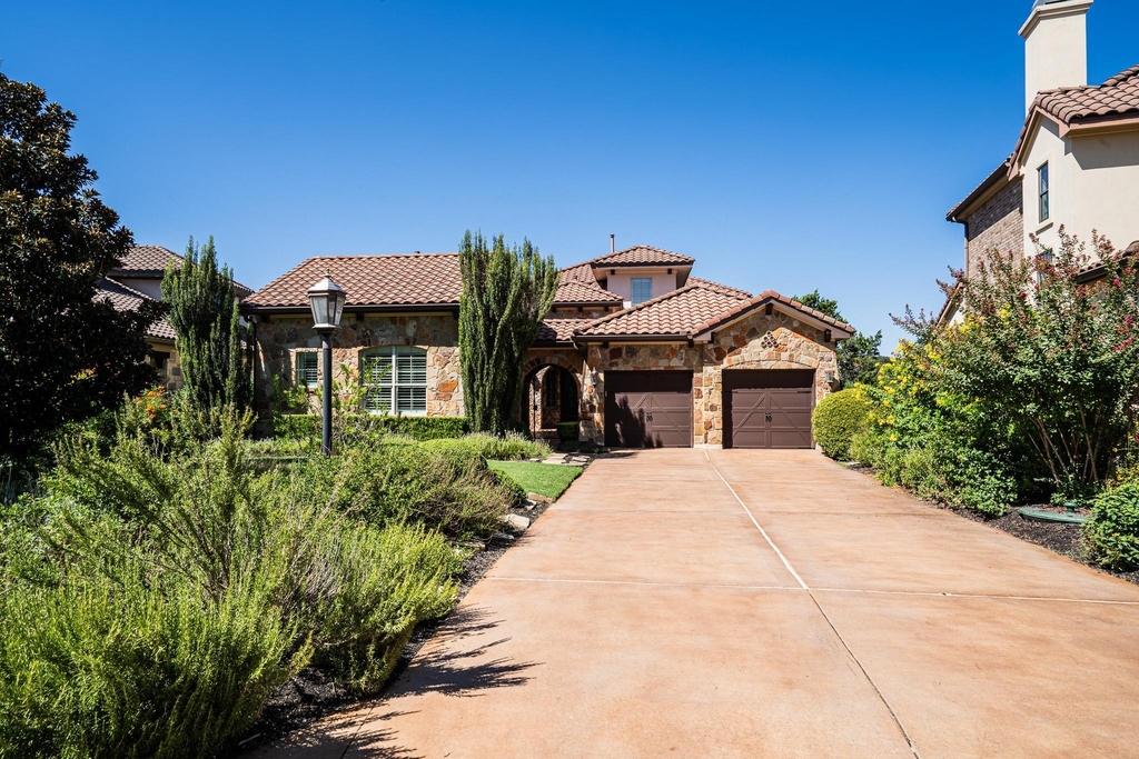 121 Feritti Dr - Photo 0