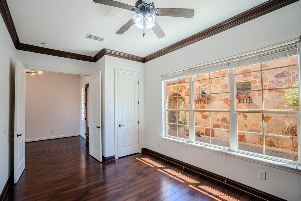 121 Feritti Dr - Photo 7