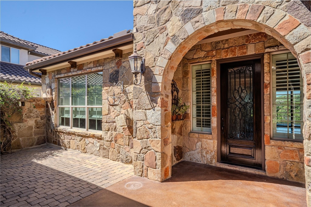 121 Feritti Dr - Photo 4