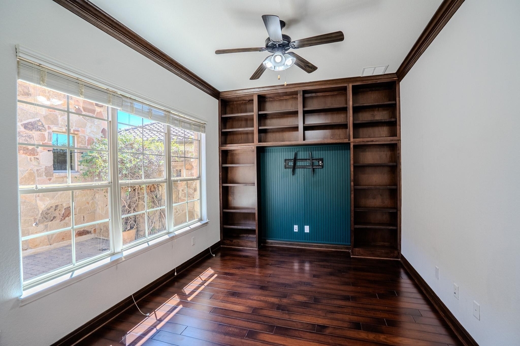 121 Feritti Dr - Photo 6