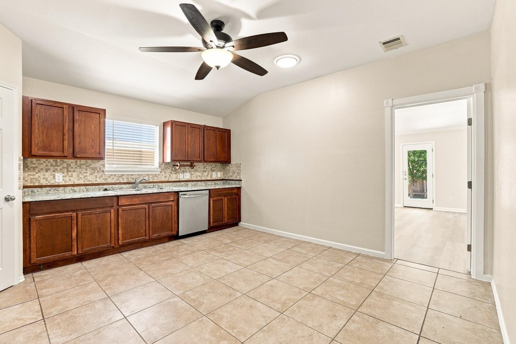 338 Oxford Dr - Photo 6
