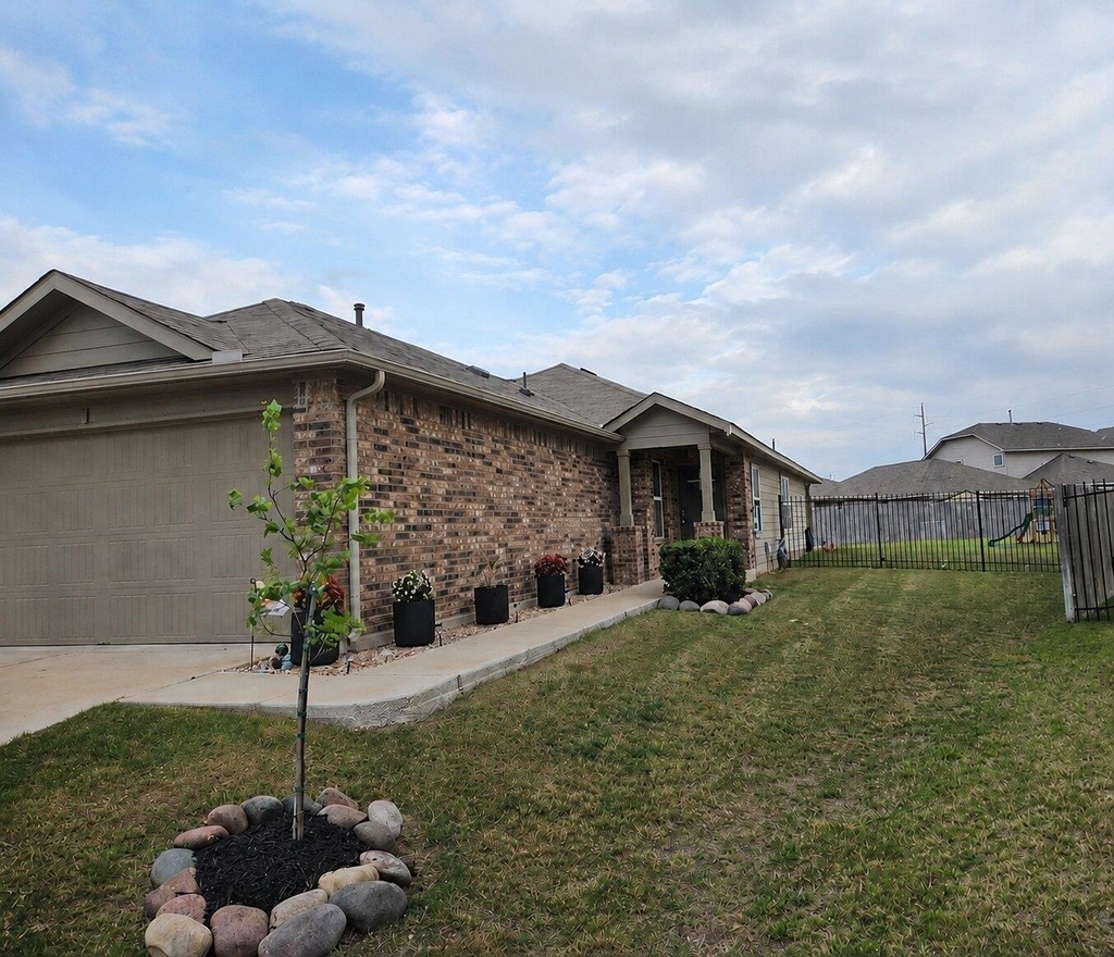 108 Blue Sage Dr - Photo 0