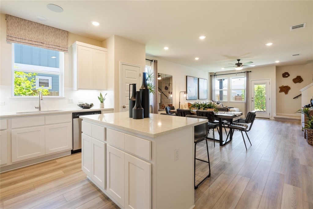 2428 Ekvall Dr - Photo 4