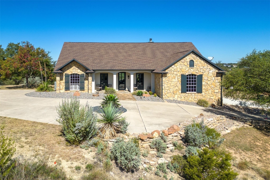 702 E Summit Dr - Photo 0