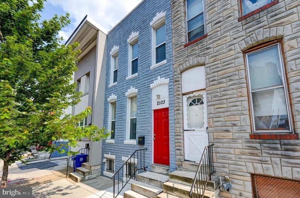 2103 E Madison Street - Photo 0