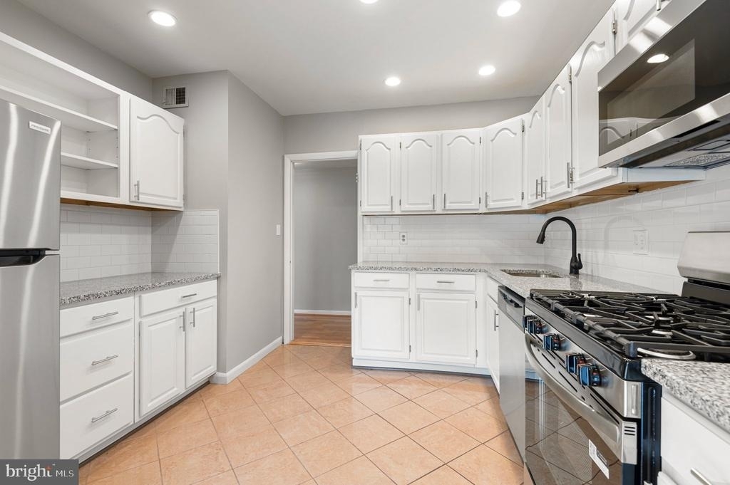 8 Cross Keys Road - Photo 14
