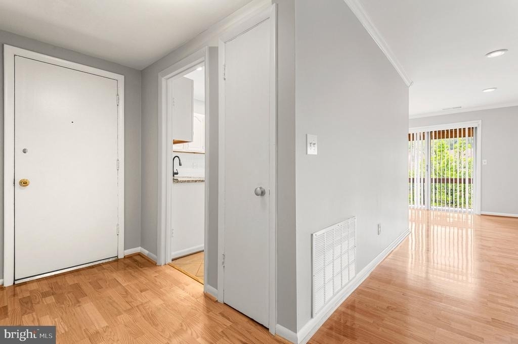 8 Cross Keys Road - Photo 4