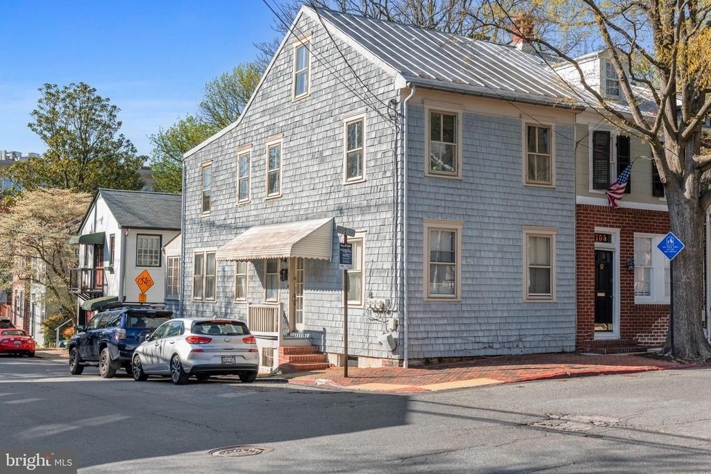 101 Charles Street - Photo 0