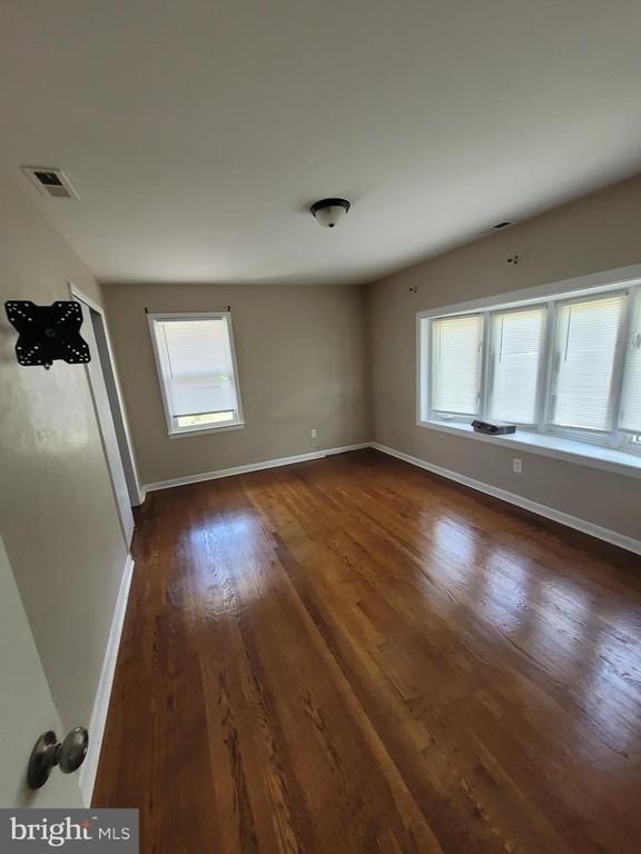 409 Phelps Avenue - Photo 2
