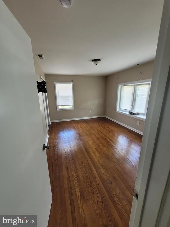 409 Phelps Avenue - Photo 3