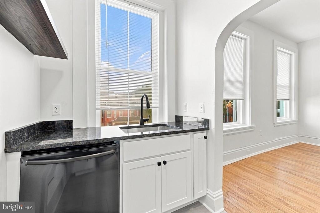 1412 Delaware Avenue - Photo 5