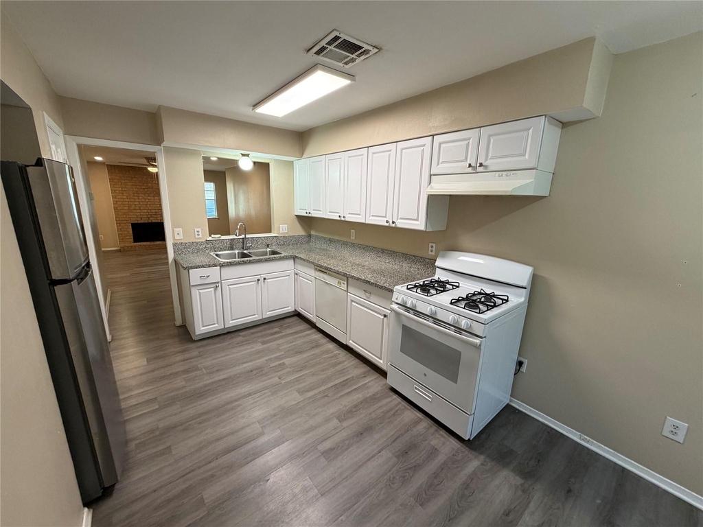 6904 Millrace Dr - Photo 4
