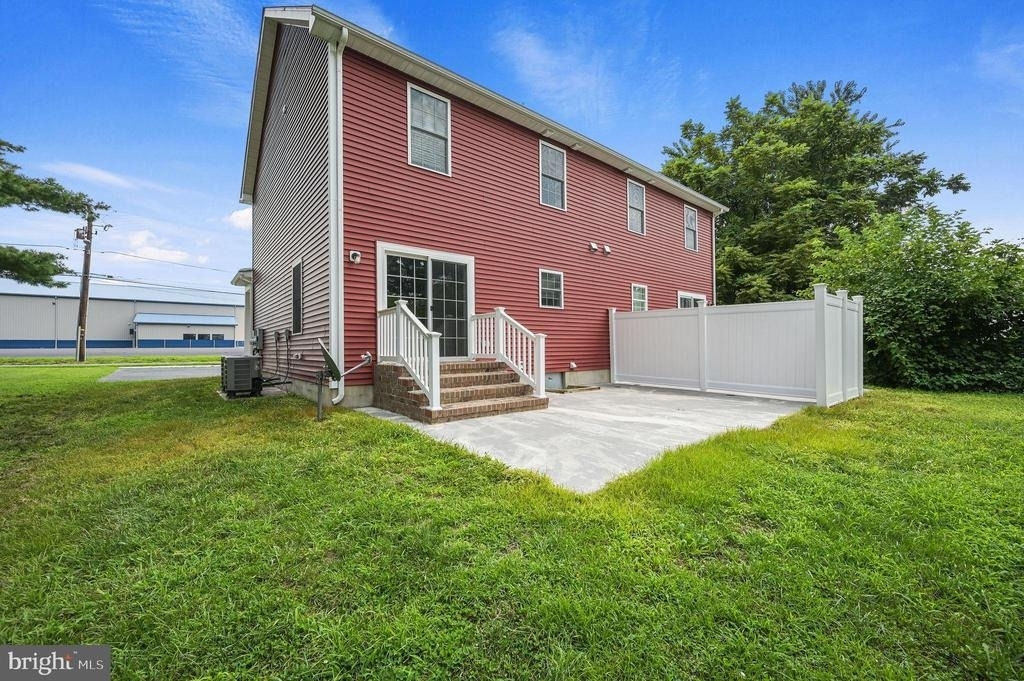 122 N West Street - Photo 1