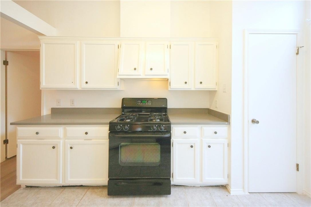 8200 Cahill Dr - Photo 7