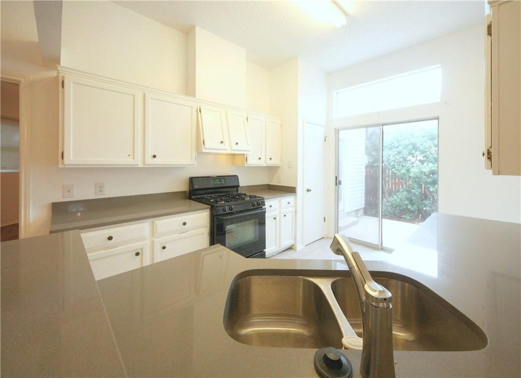 8200 Cahill Dr - Photo 6