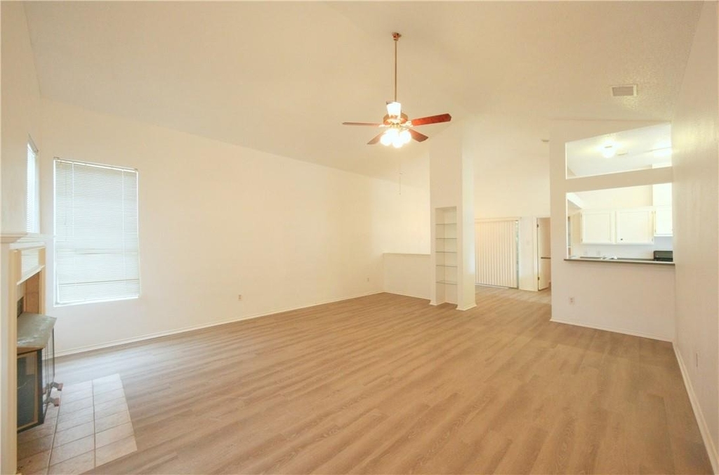 8200 Cahill Dr - Photo 2