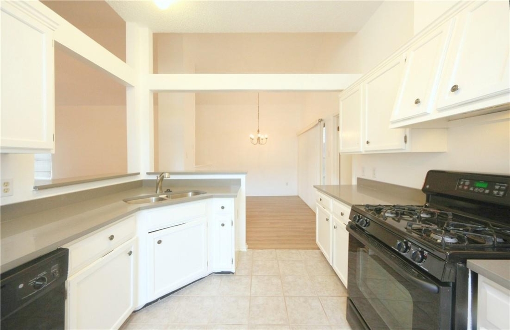 8200 Cahill Dr - Photo 8