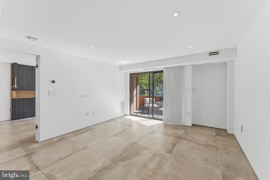 2320 Wisconsin Avenue Nw - Photo 2