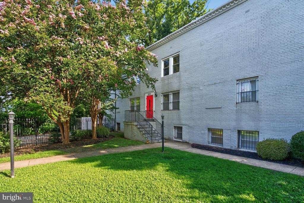 2911 8th Street Se - Photo 0