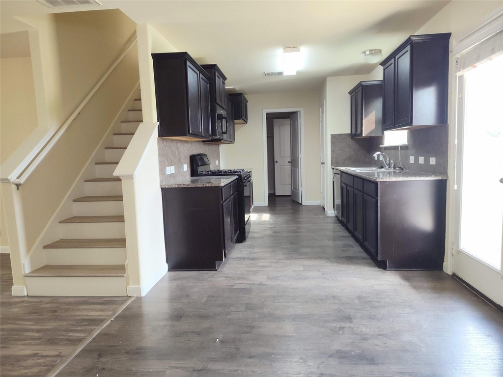 103 Hawkins Ct - Photo 5