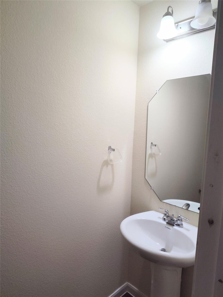 103 Hawkins Ct - Photo 4