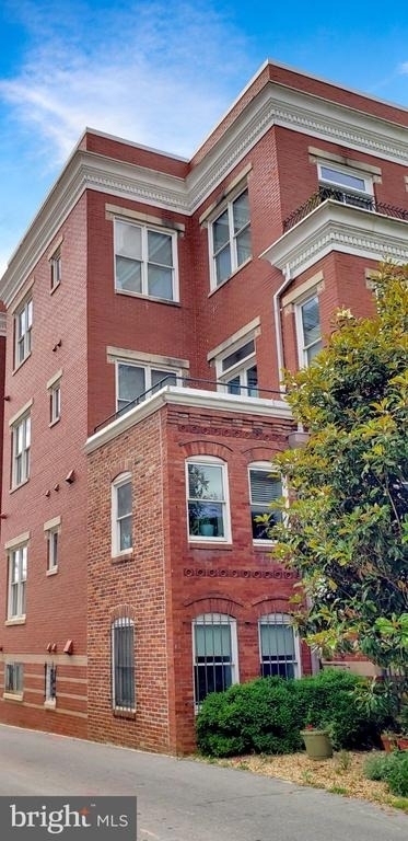 326 8th Street Ne - Photo 0