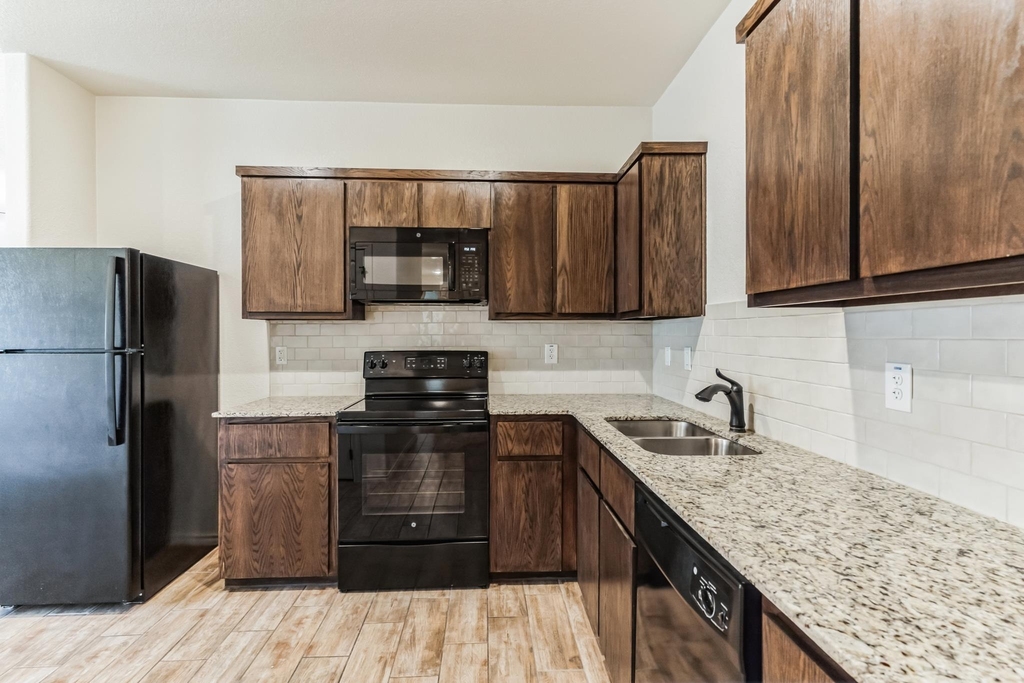 2416 Alterman Dr - Photo 2