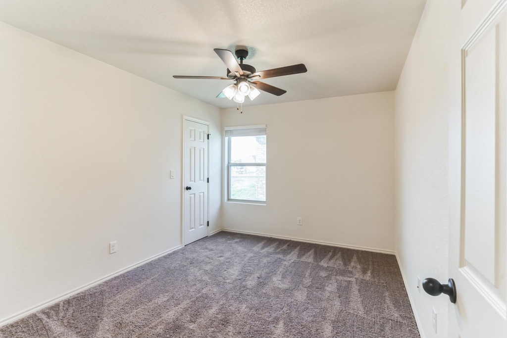2416 Alterman Dr - Photo 6