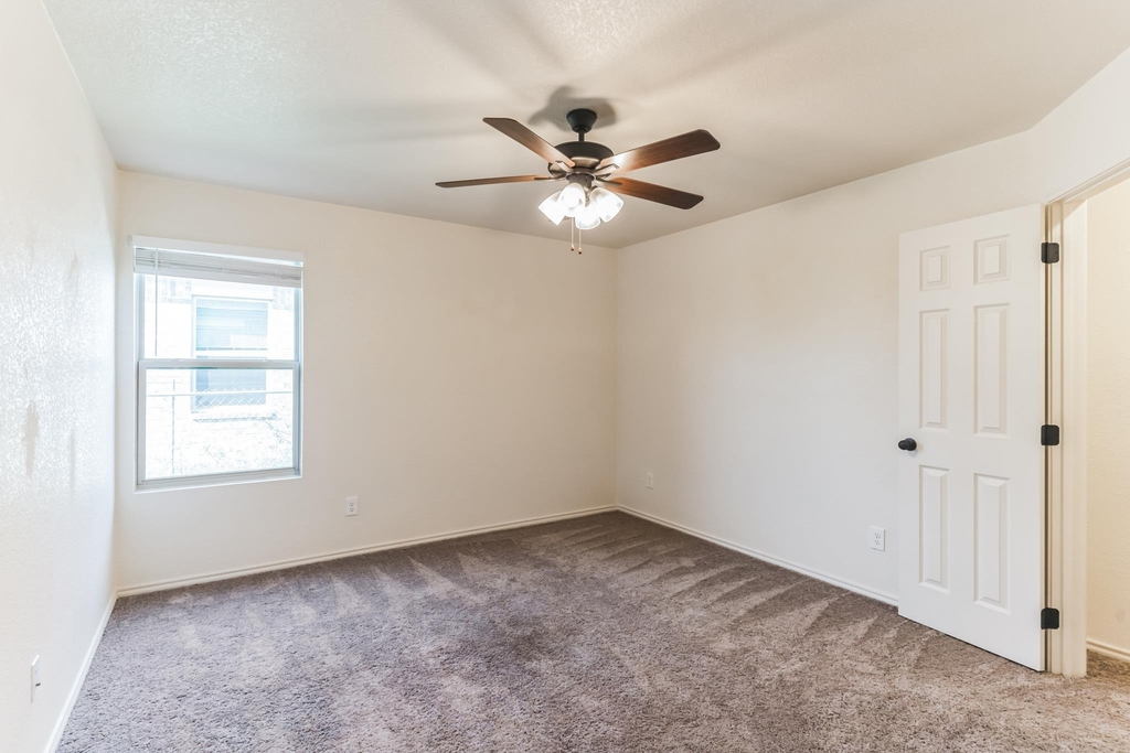 2416 Alterman Dr - Photo 5