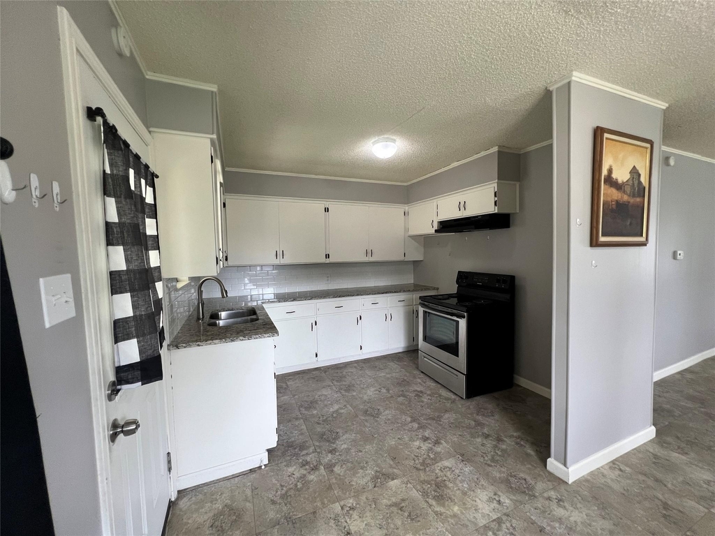 806 W 8th St - Photo 4