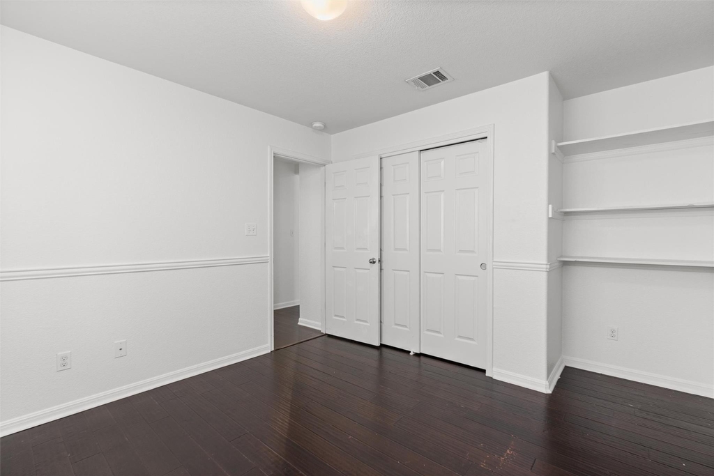 1049 Regency Ln - Photo 19