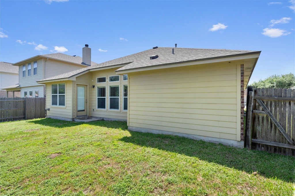 1049 Regency Ln - Photo 24