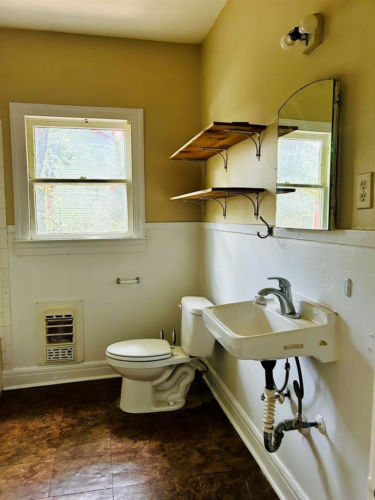 615 W 31st St - Photo 4