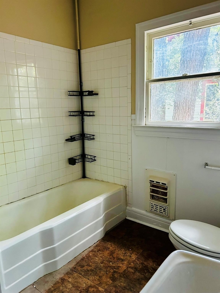 615 W 31st St - Photo 5