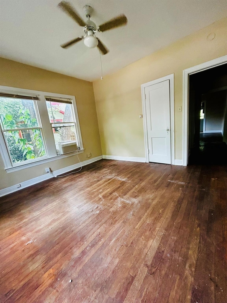 615 W 31st St - Photo 2