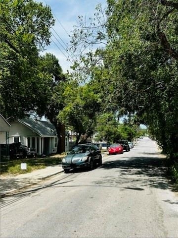 615 W 31st St - Photo 1