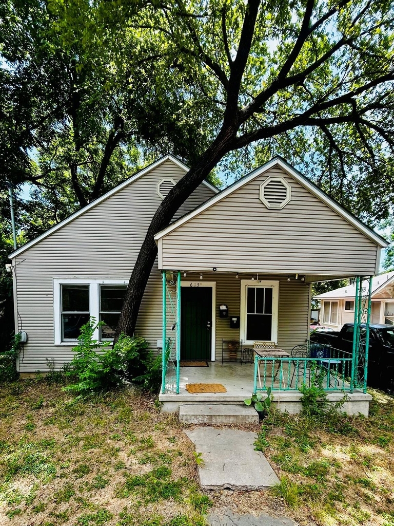 615 W 31st St - Photo 0