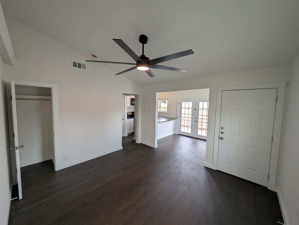 2905 Parker Ln - Photo 4