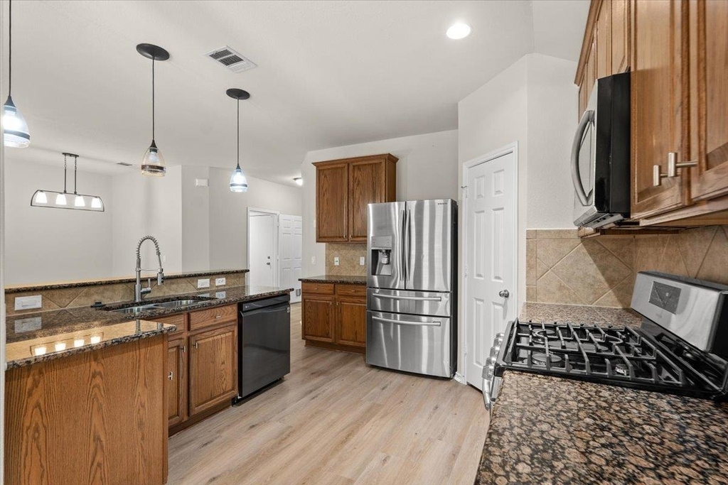 2808 Barefoot Ln - Photo 6