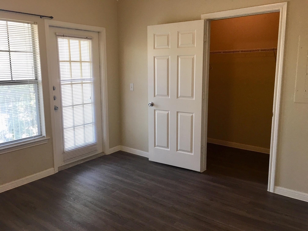 2320 Gracy Farms Ln - Photo 5