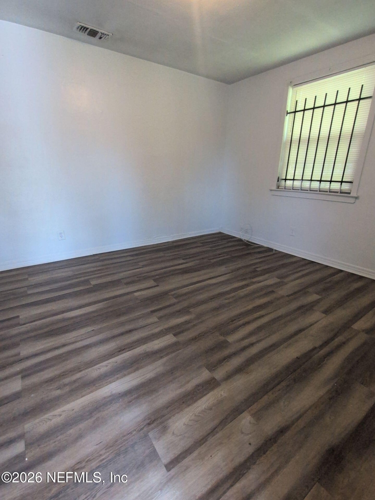 1237 W 19th Street - Photo 3