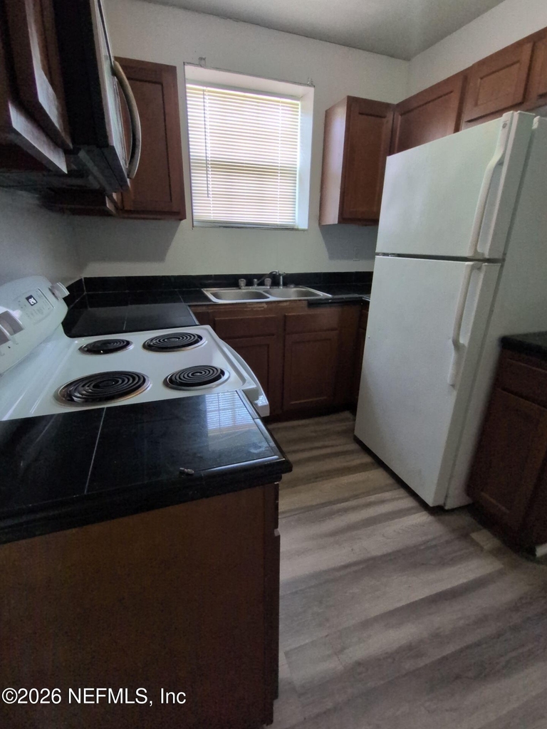 1237 W 19th Street - Photo 6