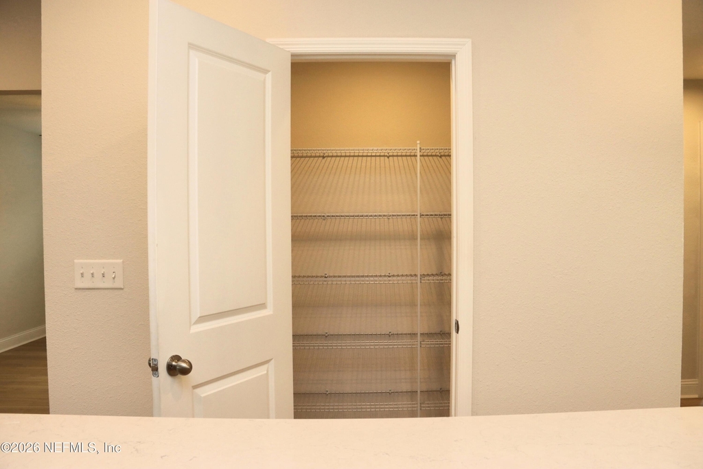 13184 Holsinger Boulevard - Photo 11