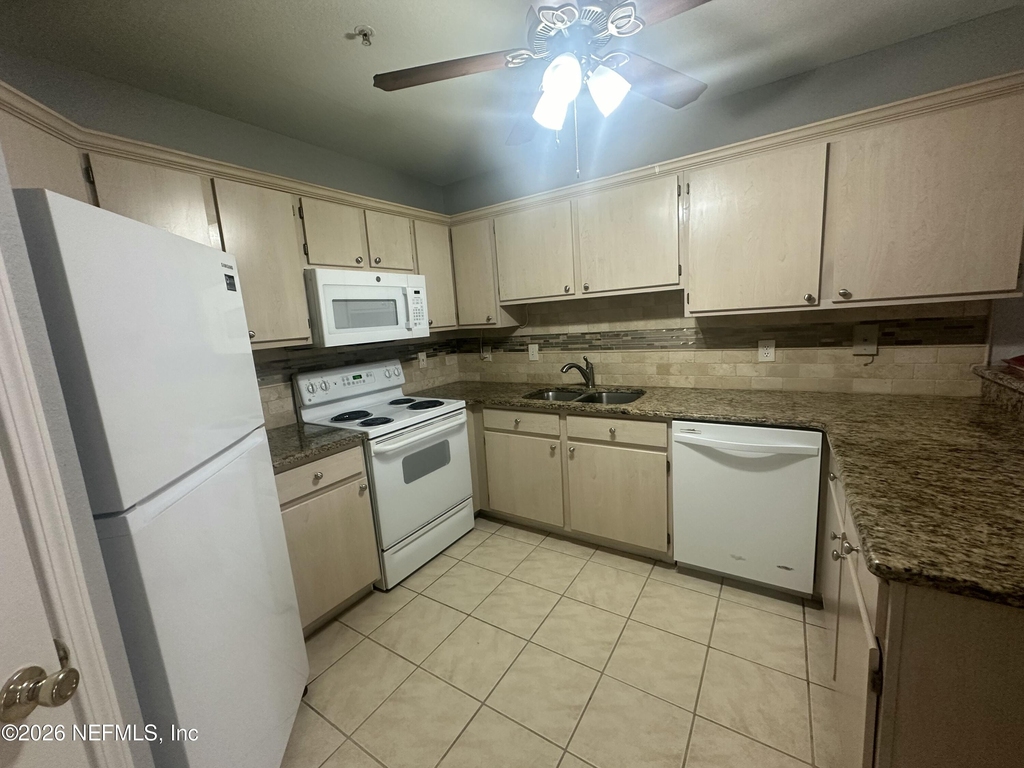 1701 The Greens Way - Photo 12