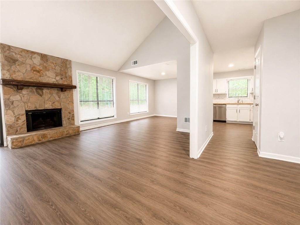 4798 Kings Crossing Drive Ne - Photo 3